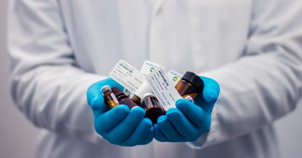 De la 1 aprilie 2021, asiguratii pot ridica medicamentele prescrise de la orice farmacie