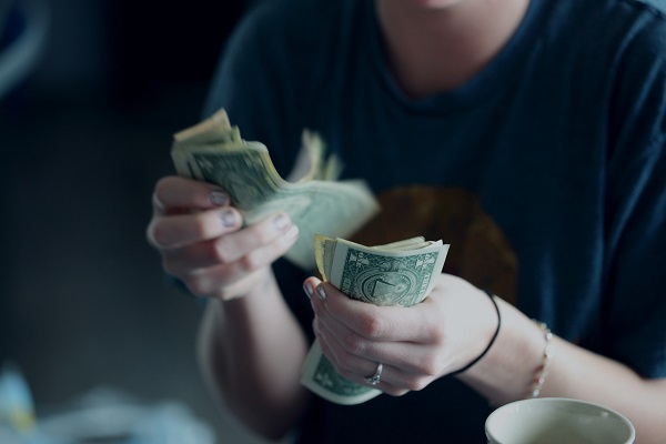 Cadouri in bani acordate salariatilor de Paste - reglementari cheie si prevederi legale