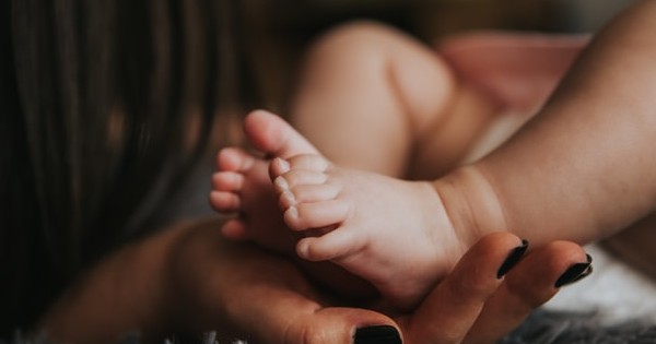 Indemnizatie maternitate. Cum calculam CAS in 2021?